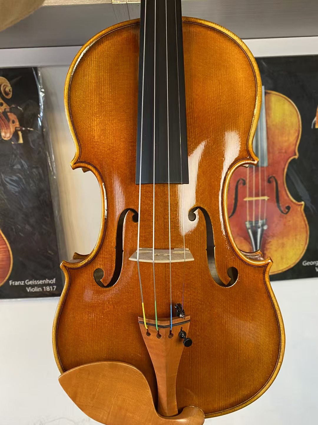 30年以上の歴史を持つ手作りの4/4サイズストラディバリウス - L Musical Instrument のレビューと価格