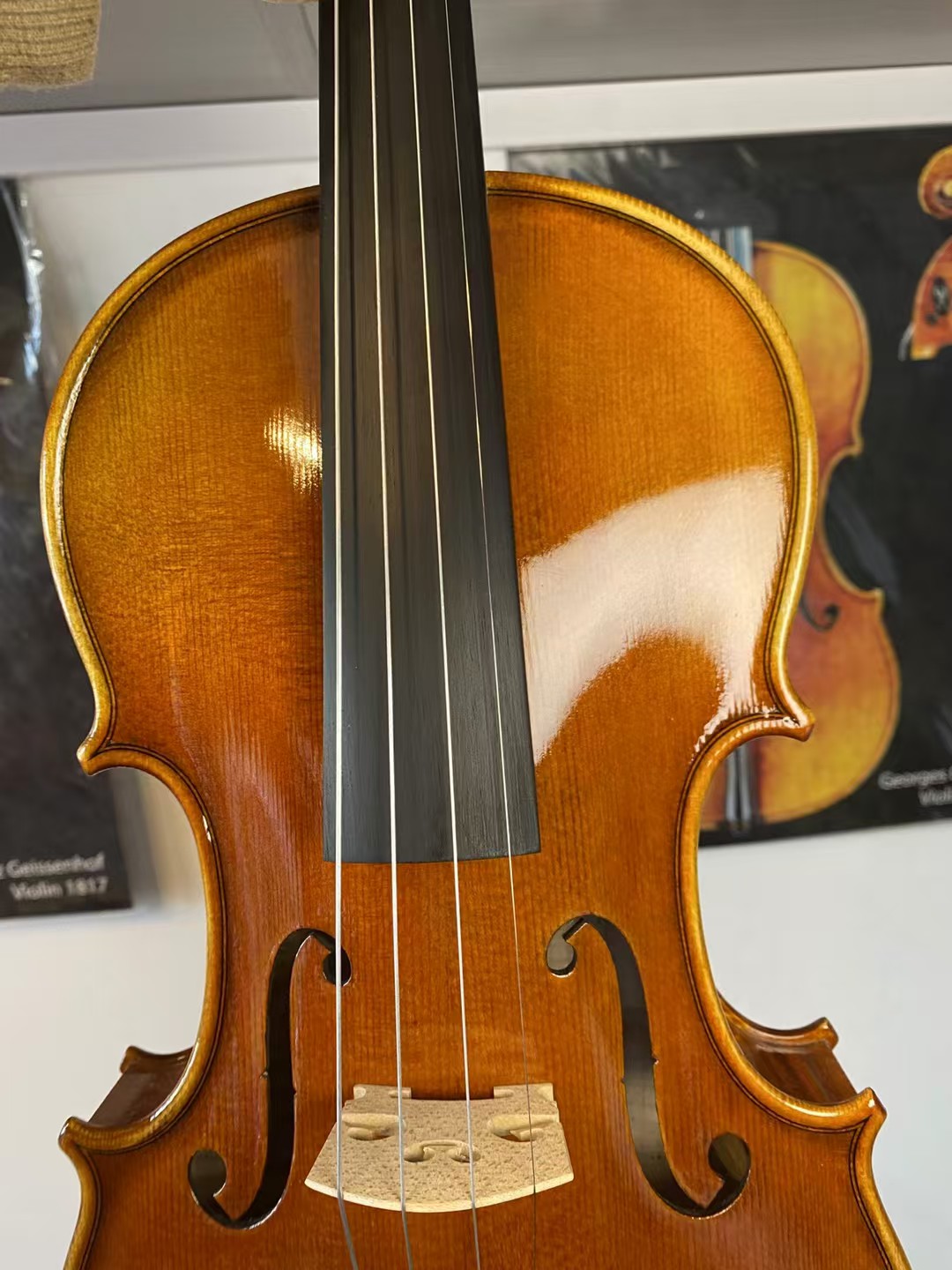 30年以上の歴史を持つ手作りの4/4サイズストラディバリウス - L Musical Instrument のレビューと価格
